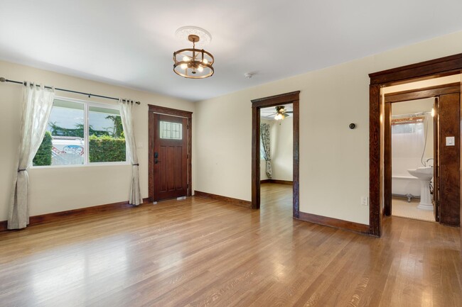 Entrance - 1168 N Westmoreland Ave