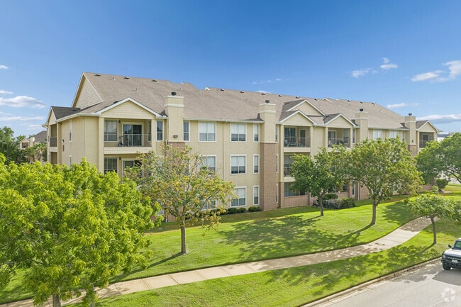 Building Photo - Signature Park Apts