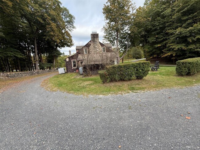 Foto del edificio - 241 White Bridge Rd