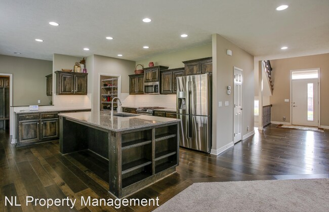 Building Photo - 4 br, 2.5 bath House - 5816 S 171st St