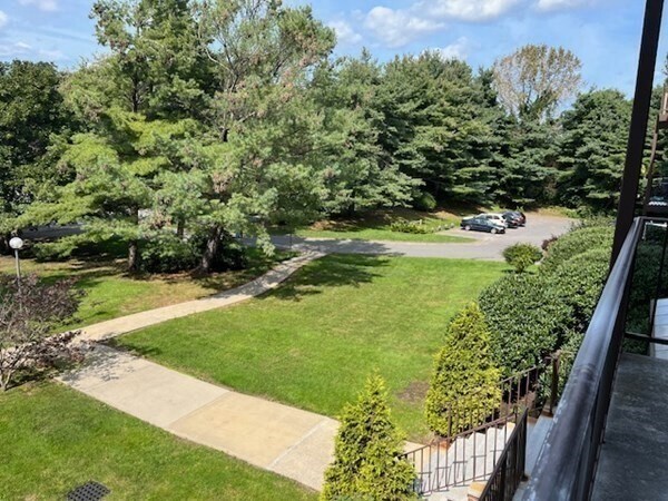 Foto del edificio - 8 Ledgewood Way