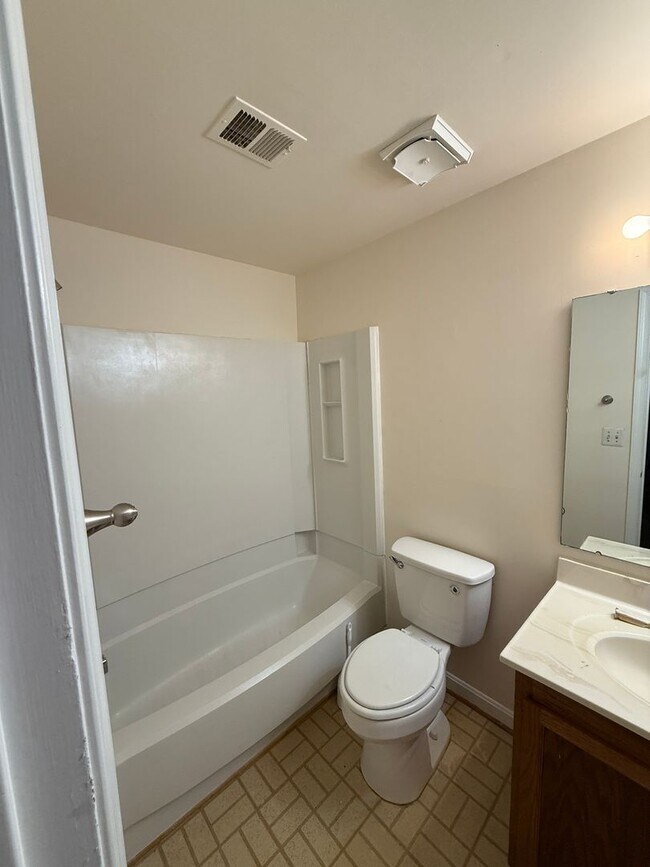 Foto del edificio - 15066 Maple Glen Ct