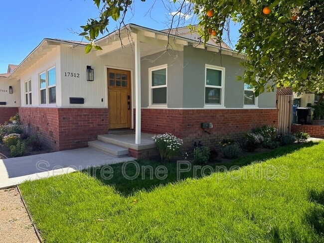 Building Photo - 17512 Los Alimos St