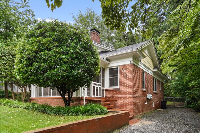 Encantador bungalow de los años 30 - 1858 Lyle Ave