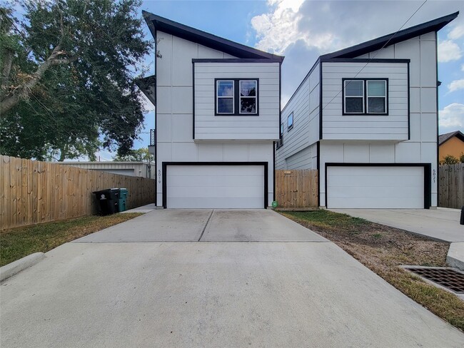 Building Photo - 5019 Creekmont Dr