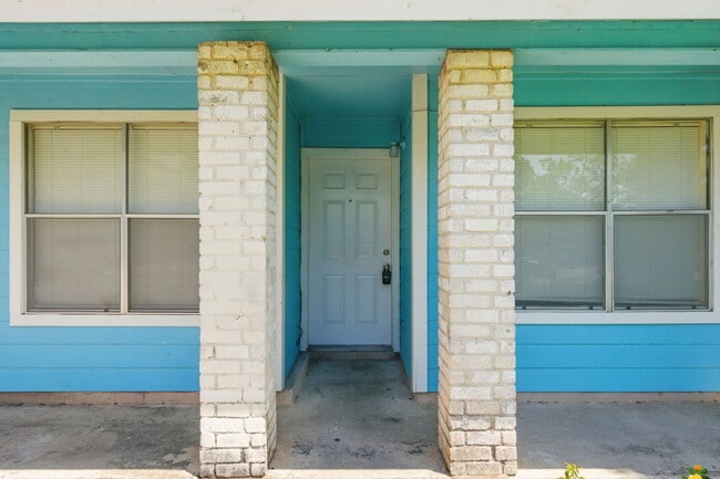 Building Photo - 12805 Tomanet Trail