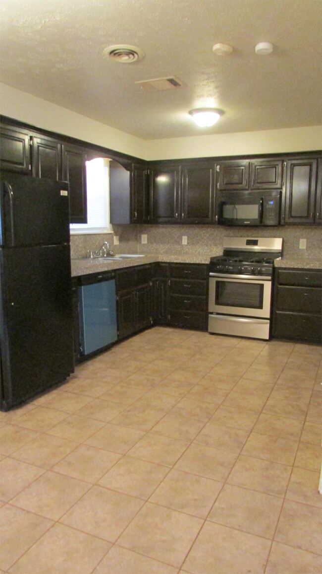 Foto del edificio - 6108 SE 3rd St