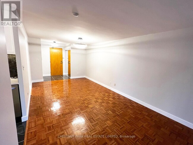 Photo du bâtiment - 909-943 EGLINTON Ave