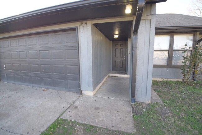 Foto del edificio - Spacious 3-Bedroom Home in Jenks School District with Bonus Loft & Private Patio