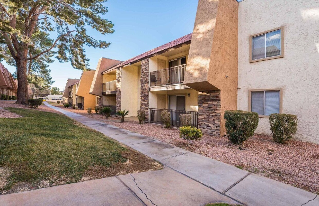 Primary Photo - 24 Hour Guard Gated Community - Bella Vita