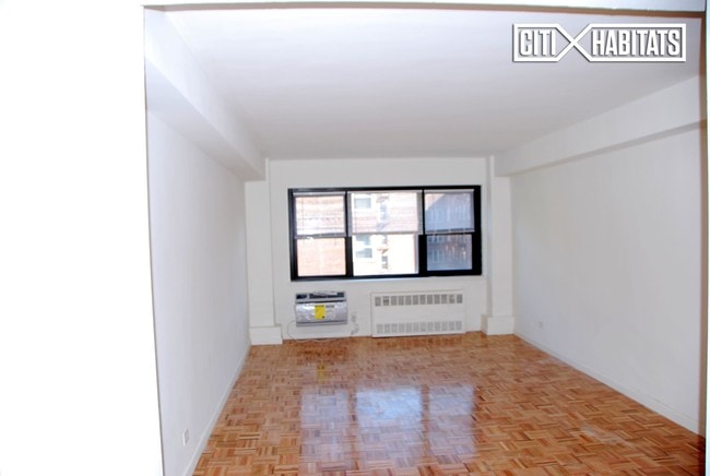 Building Photo - Forrestal, The