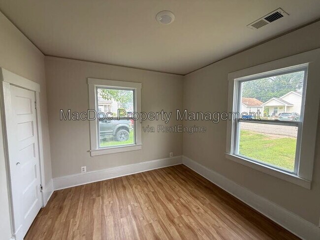 Foto del edificio - 163 Bend Farm Rd