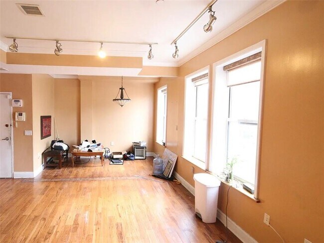 Building Photo - 163 Taaffe Pl