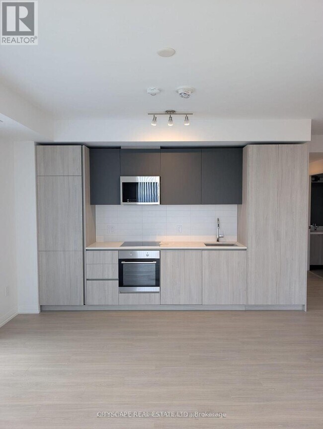 Building Photo - 28 Widmer St