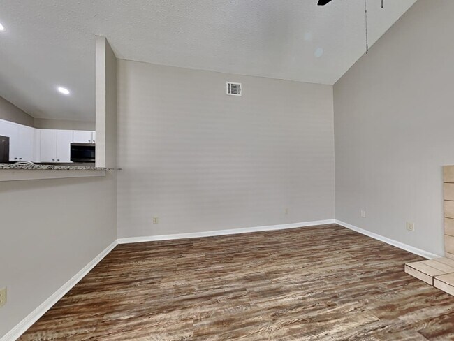 Building Photo - 921 Sugarberry