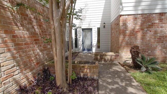 Building Photo - 25710 Pepper Ridge Ln