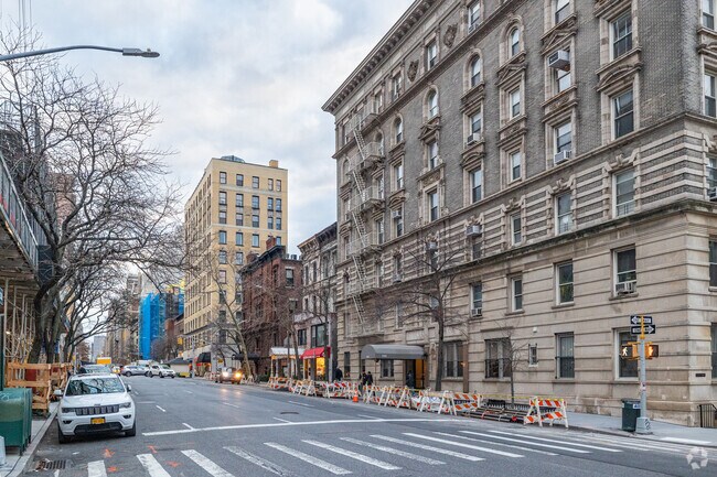Building Photo - 28 E 94th St