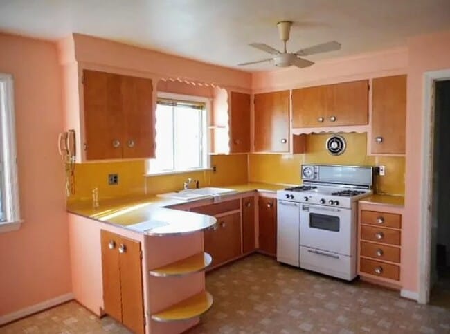 Kitchen - 482 Norran Dr