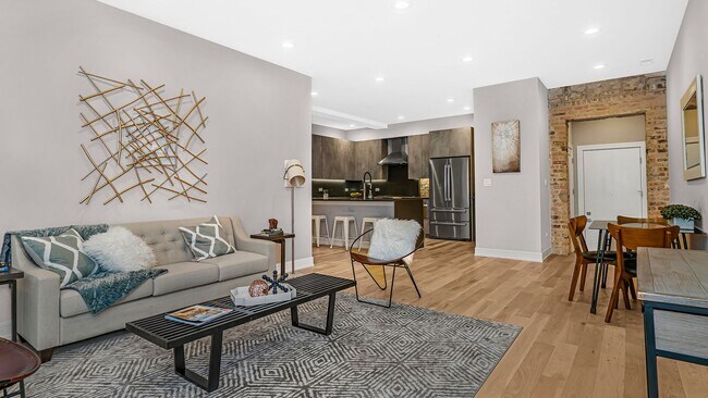 Living Room - 915 N Hoyne Ave