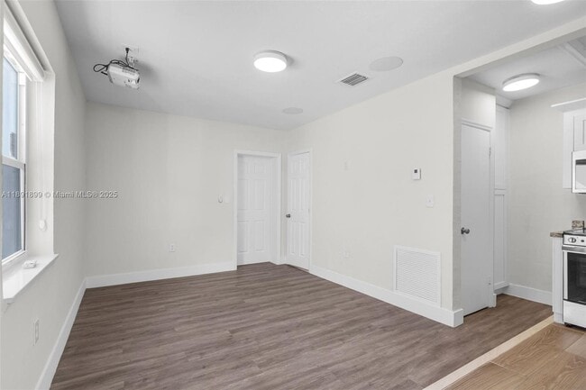 Foto del edificio - 3334 SW 24th Ter