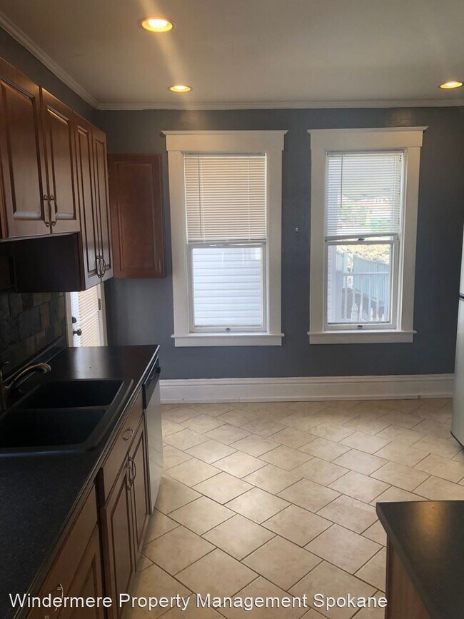 Building Photo - 2 br, 1 bath House - 1220 S. Ash