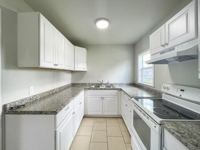 Building Photo - 1609 Woodland Drive