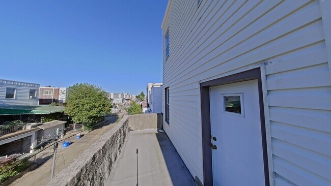 Foto del edificio - 6237 Carpenter St