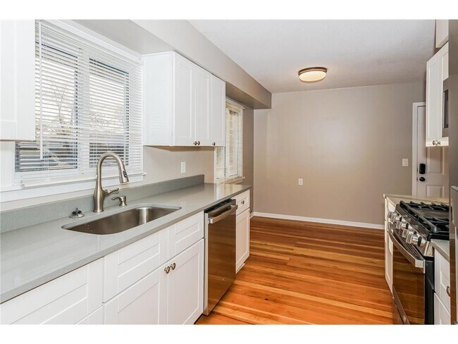 Foto del edificio - 896 Hopewell Ln