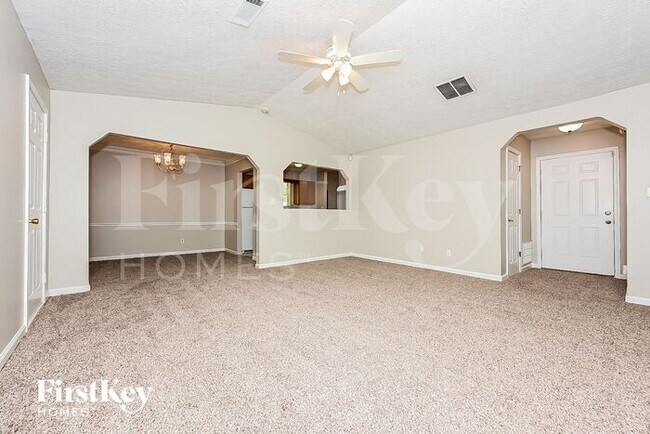 Foto del edificio - 646 Woodknoll Ct