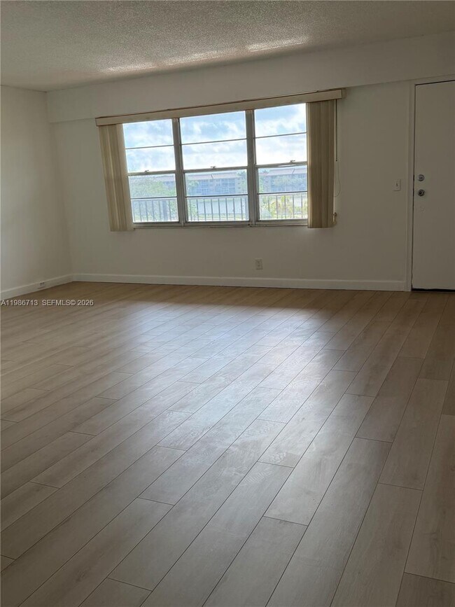 Foto del edificio - 13355 SW 9th Ct