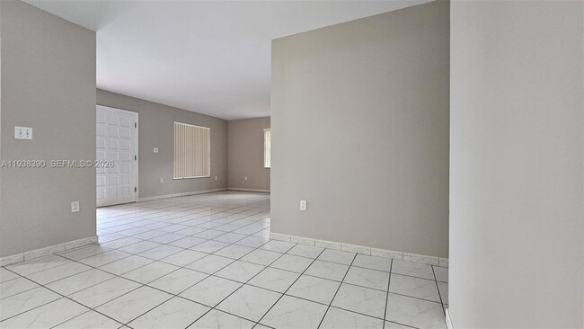 Building Photo - 2912 SW 38th Ct