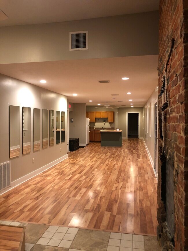 This apartment has a studio layout with 1 bedroom. - 59 S Gallatin Ave