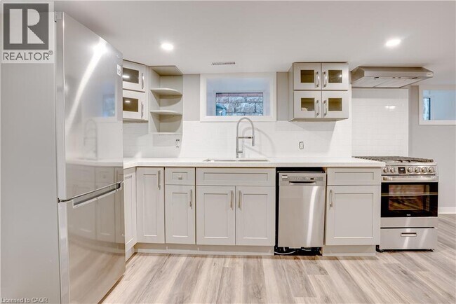 Photo du bâtiment - 64 Wellington St S