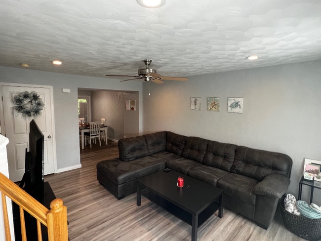 Building Photo - 1010 Pinoak Ct