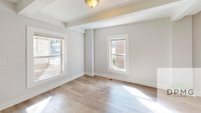 Photo - 325 E Hillsdale Apartment