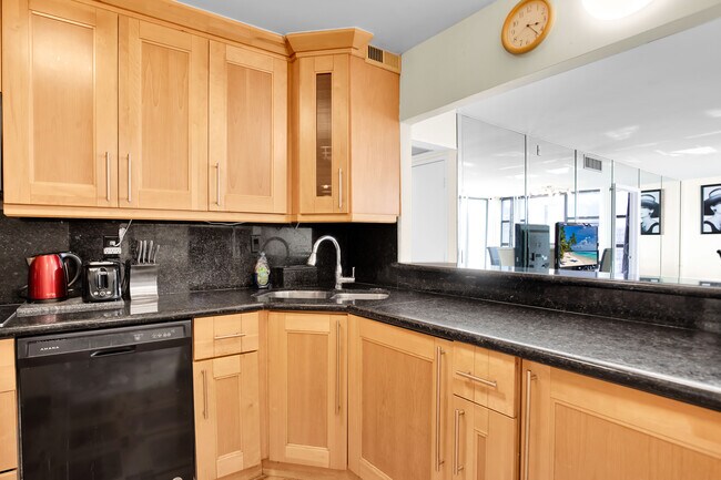 Cocina - 3701 N Country Club Dr