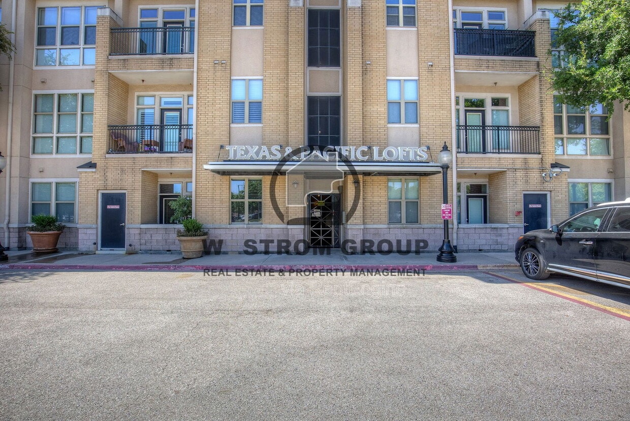 Foto principal - 201 W Lancaster Ave