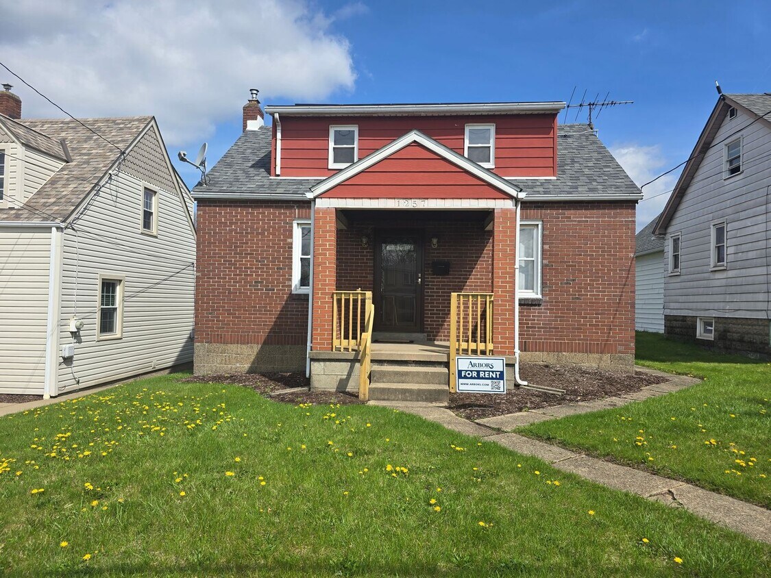 Foto principal - Charming 2 Bedroom House in Natrona Height...
