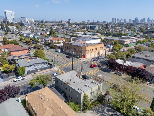 Building Photo - 902 40th St
