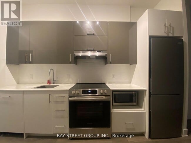 Building Photo - 188 Fairview Mall Dr