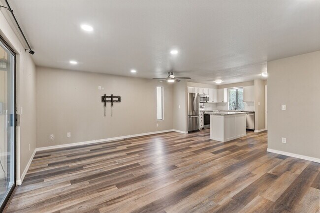 Building Photo - 1100 Excalibur Dr