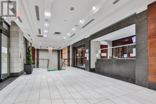 Building Photo - 310 Burnhamthorpe Rd W