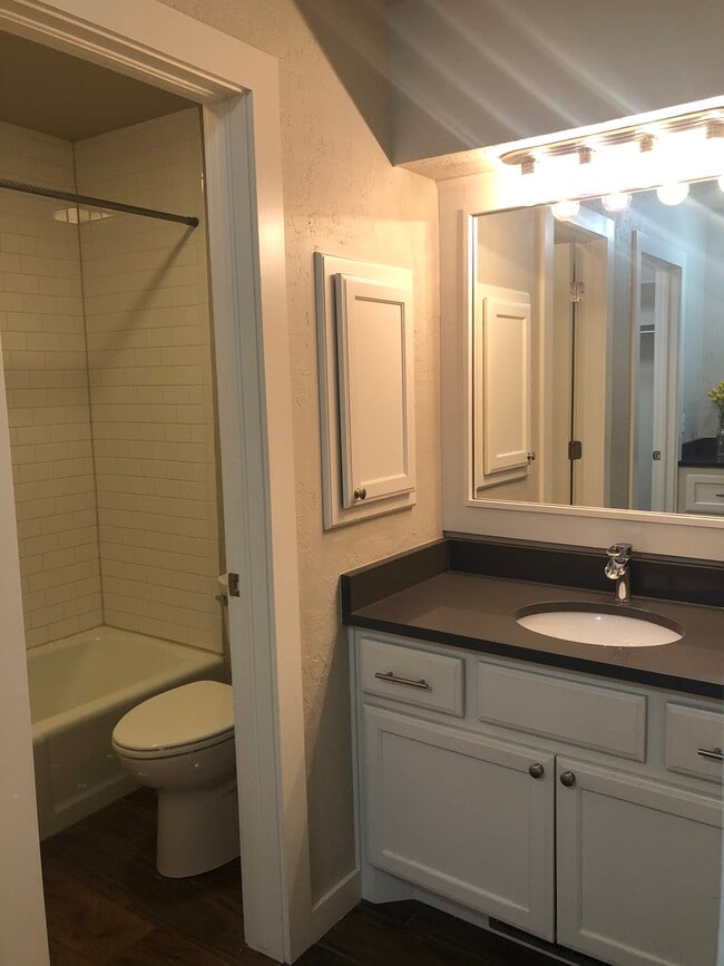 Building Photo - 2901 Rosewood Ln