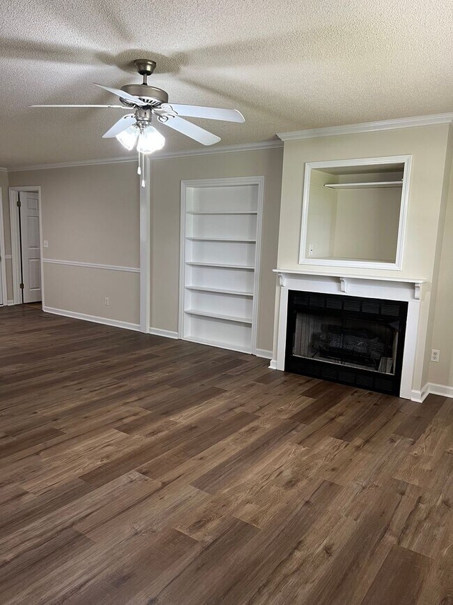 Building Photo - 3 Bedroom, 2 Bath Home