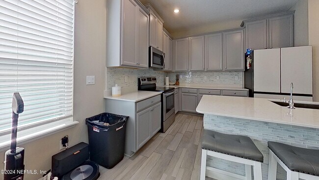 Foto del edificio - 10887 Ventnor Ave