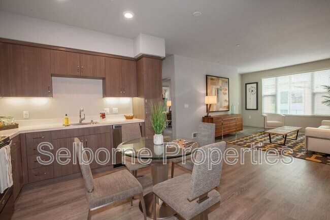 Foto del edificio - 5239 Claremont Ave