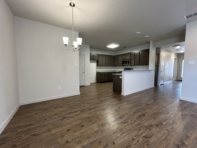 Foto del edificio - Beautiful Duplex Close to New Local Amenities