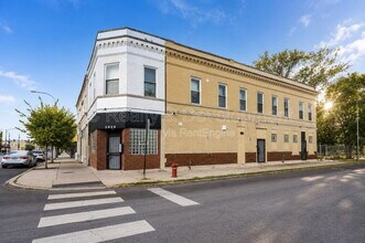 Building Photo - 3328 W Chicago Ave