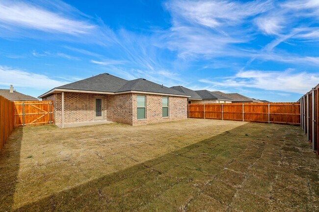 Foto del edificio - 9901 Yellowhouse Ave