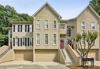 Building Photo - 2562 Oakwood Trce